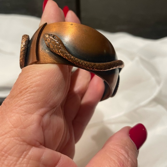 Signed Whiting and Davis vintage copper snake clamper with clip earrings - Picture 5 of 11